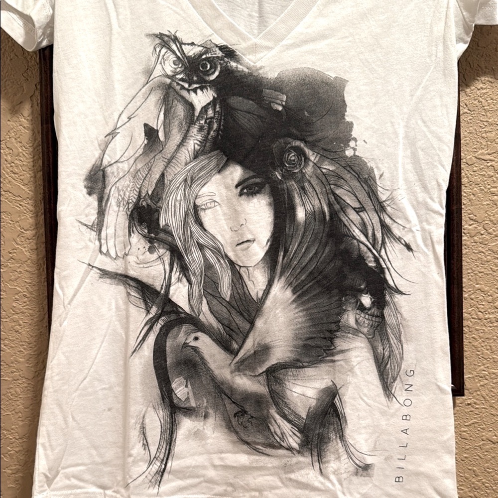 NWOT Vintage Billabong White Graphic Fitted Short Sleeve Tee. HTF Rare Find